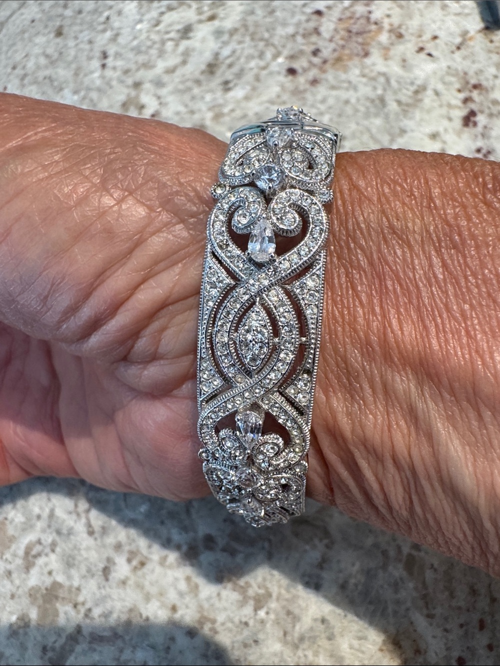 Nadri Vintage Style Victorian Filigree Pave Crystal Hinge Bangle - Picture 7 of 11